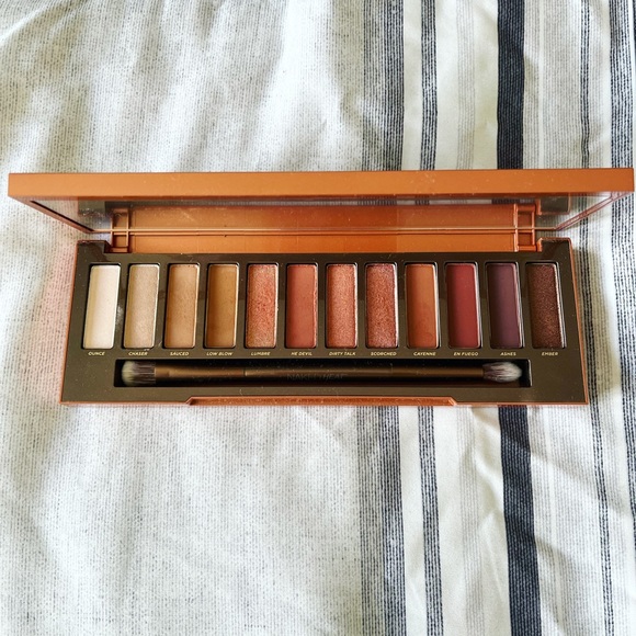 Urban Decay Naked Heat Eyeshadow Palette - Picture 2 of 2